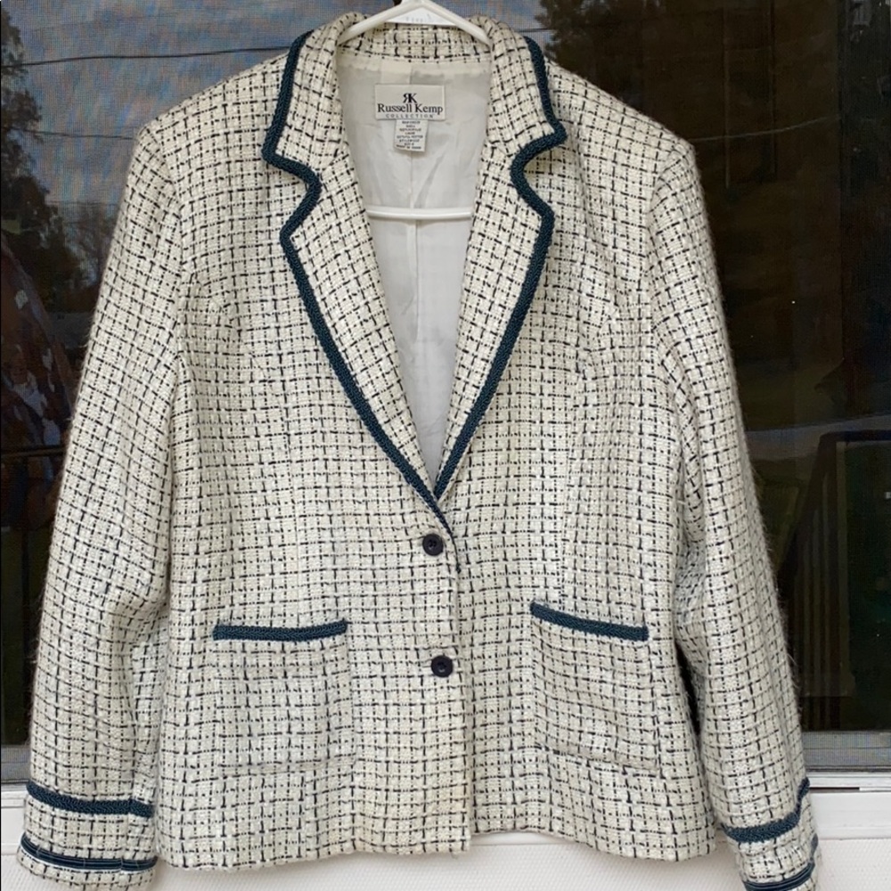 Russell Kemp - White blazer coat